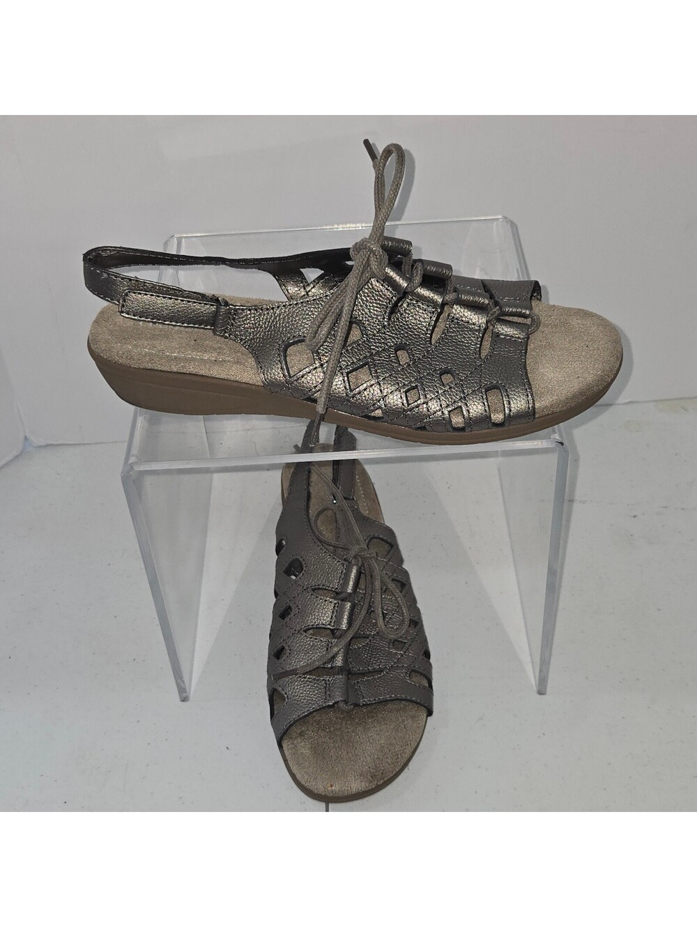 Cobbie Cuddlers Womens Michaelene Metallic Pewter Leather Sandals Size 8W
